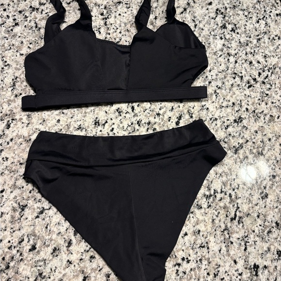 NWOT RVCA never worn 2 piece! - Picture 2 of 2